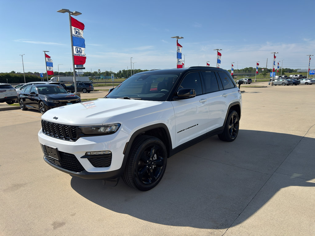 Used 2023 Jeep Grand Cherokee Limited w/ Black Appearance Package
