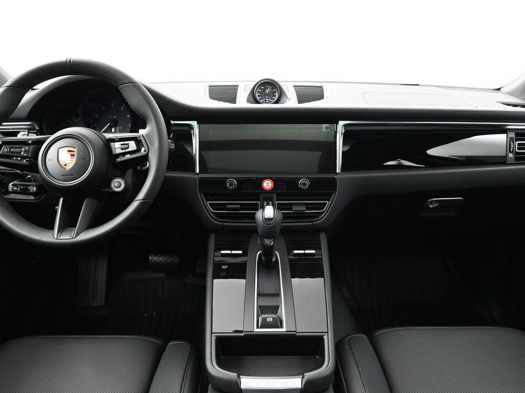 Certified 2026 Porsche Macan image 9