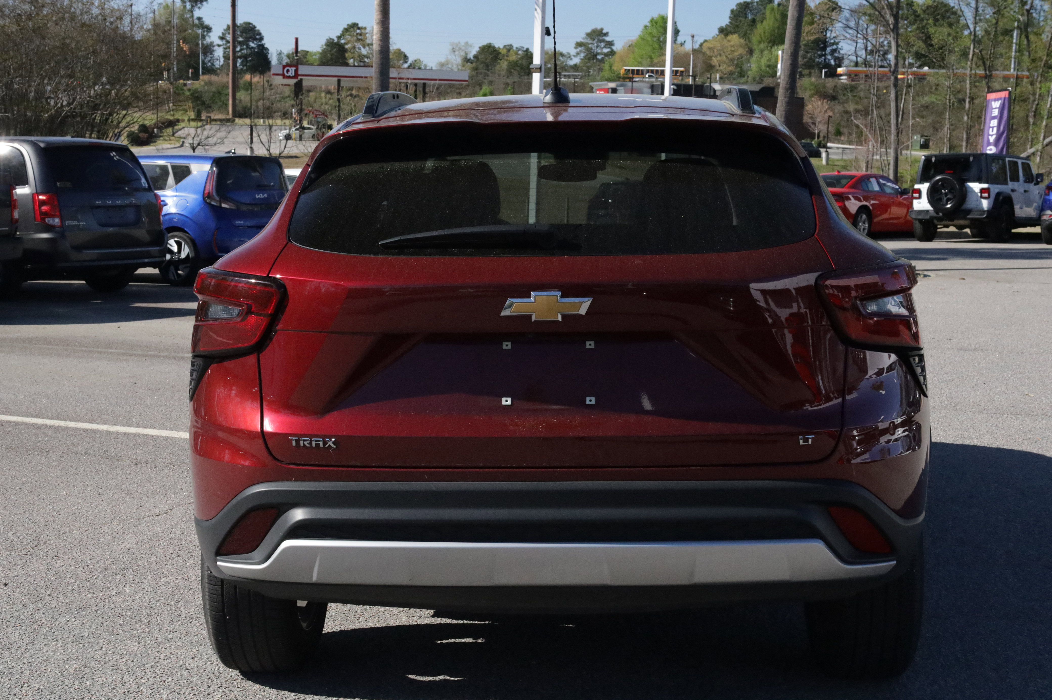 Used 2025 Chevrolet Trax LT FWD image 4