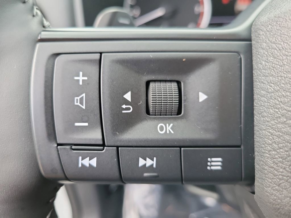 Certified 2025 Nissan Rogue SV image 29