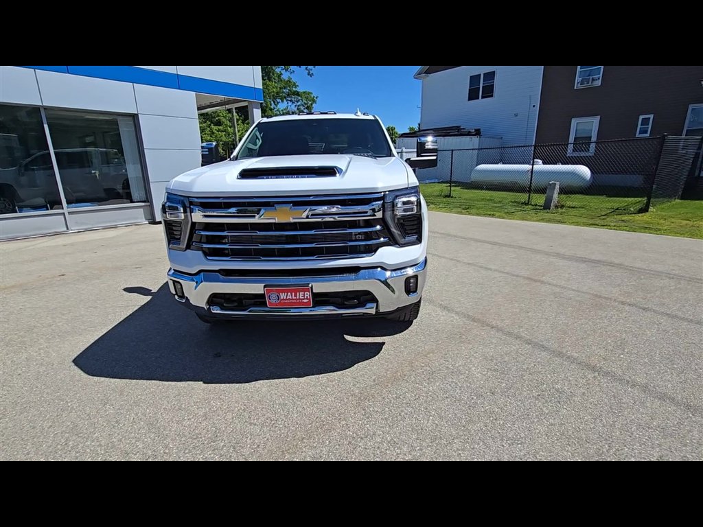 Used 2026 Chevrolet Silverado 3500 LTZ w/ LTZ Convenience Package AWD/4WD image 3