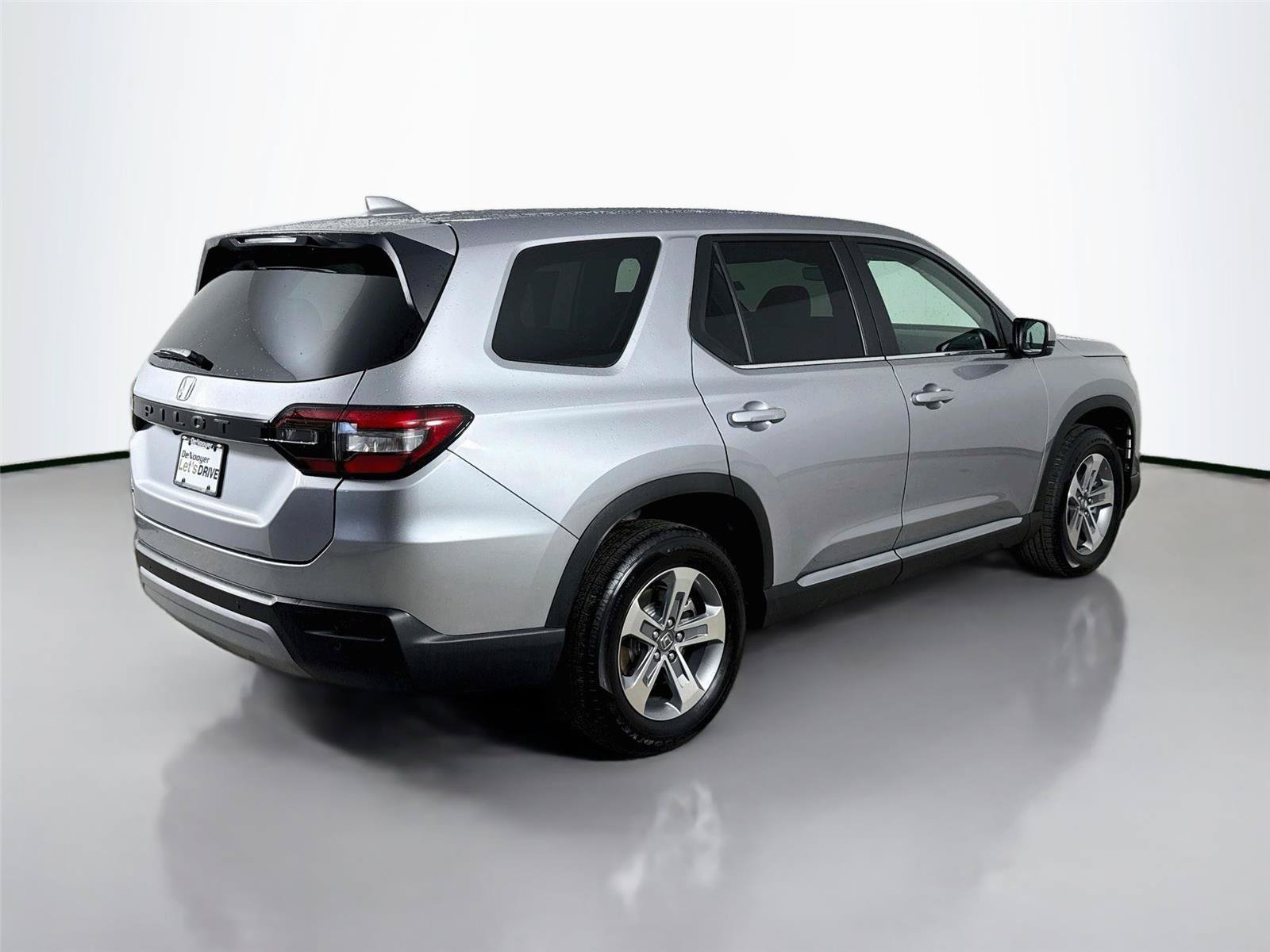 Used 2025 Honda Pilot EX-L image 9