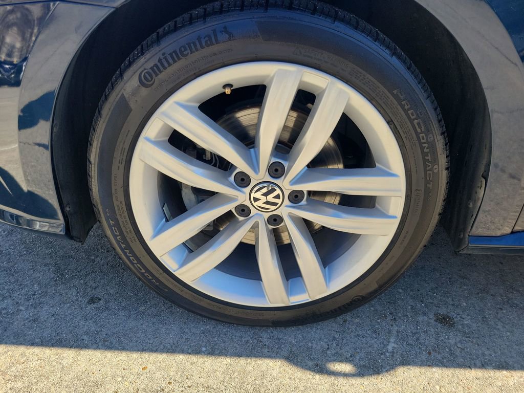 Used 2019 Volkswagen Passat 2.0T Wolfsburg w/ Wheels & Sunroof Package image 30