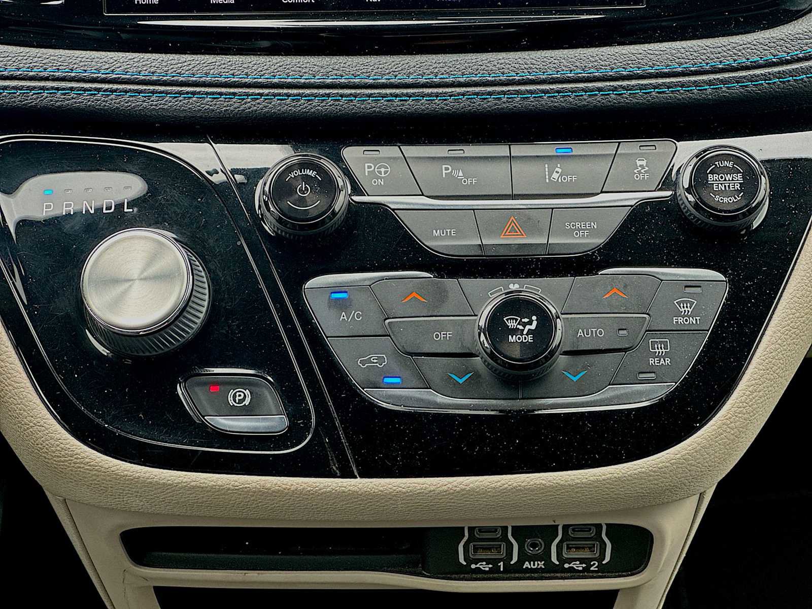 Used 2021 Chrysler Pacifica Touring-L image 10