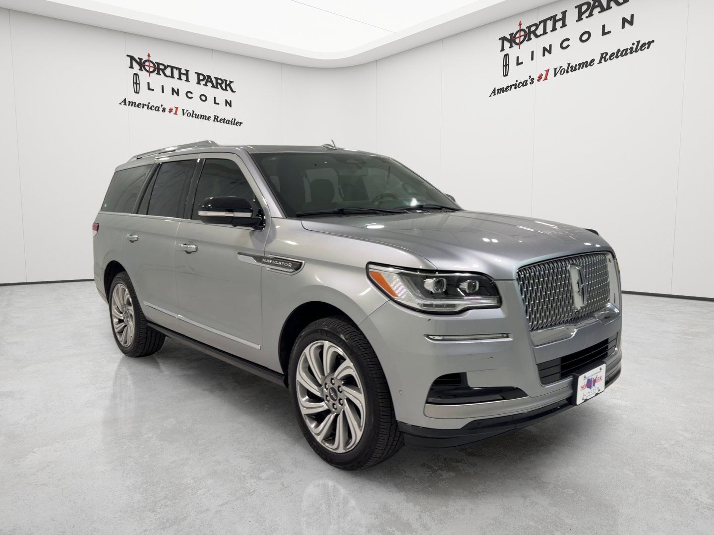 Used 2023 Lincoln Navigator 4WD image 7
