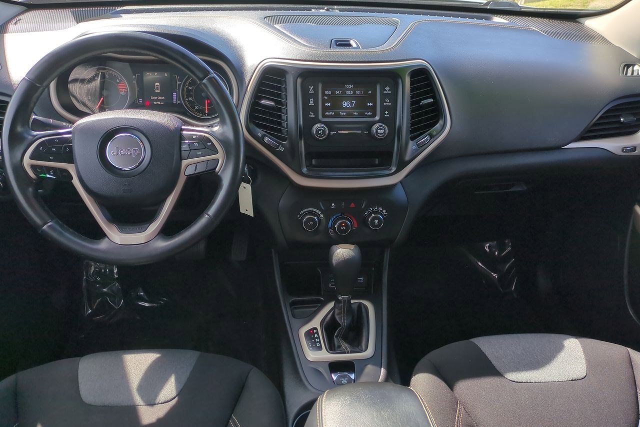 Used 2018 Jeep Cherokee Latitude w/ Altitude Package image 20