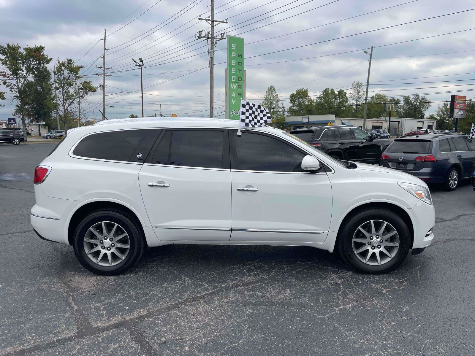 Used 2017 Buick Enclave Leather FWD image 9