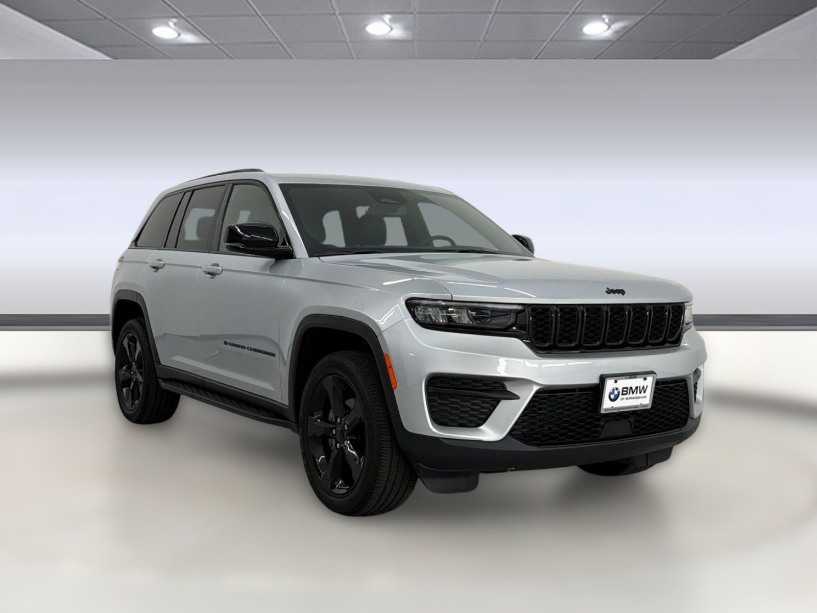 Used 2023 Jeep Grand Cherokee Altitude AWD/4WD image 7