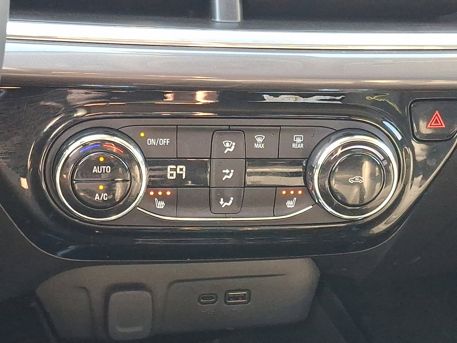 Used 2024 Chevrolet Trax ACTIV w/ Driver Confidence Package FWD image 18