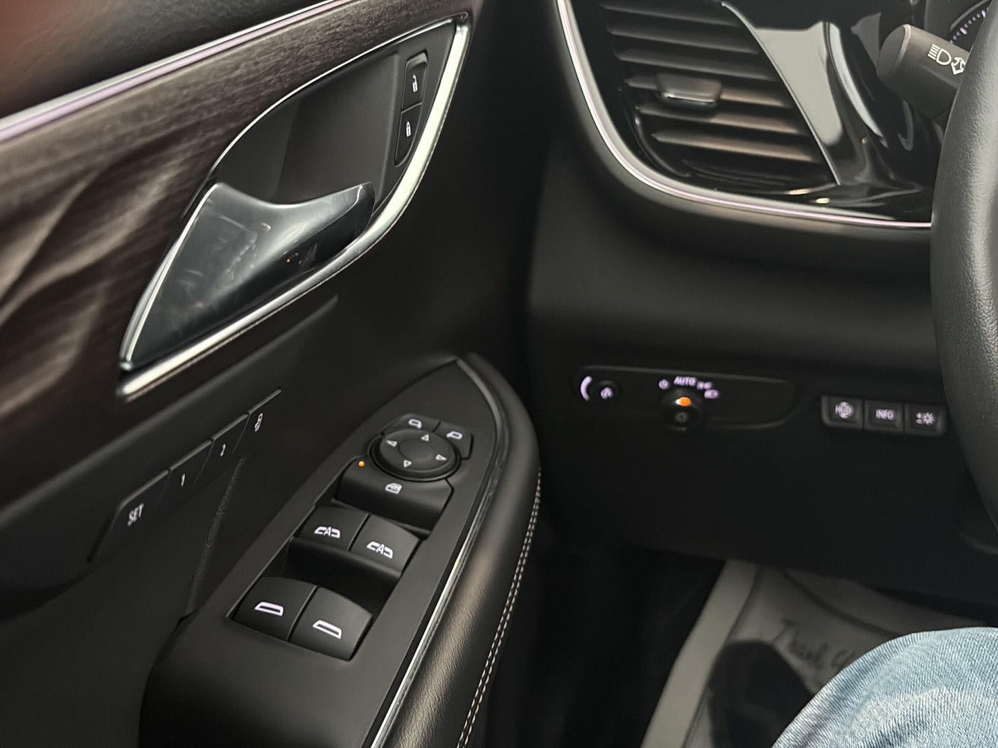Used 2023 Buick Envision Avenir AWD/4WD image 13