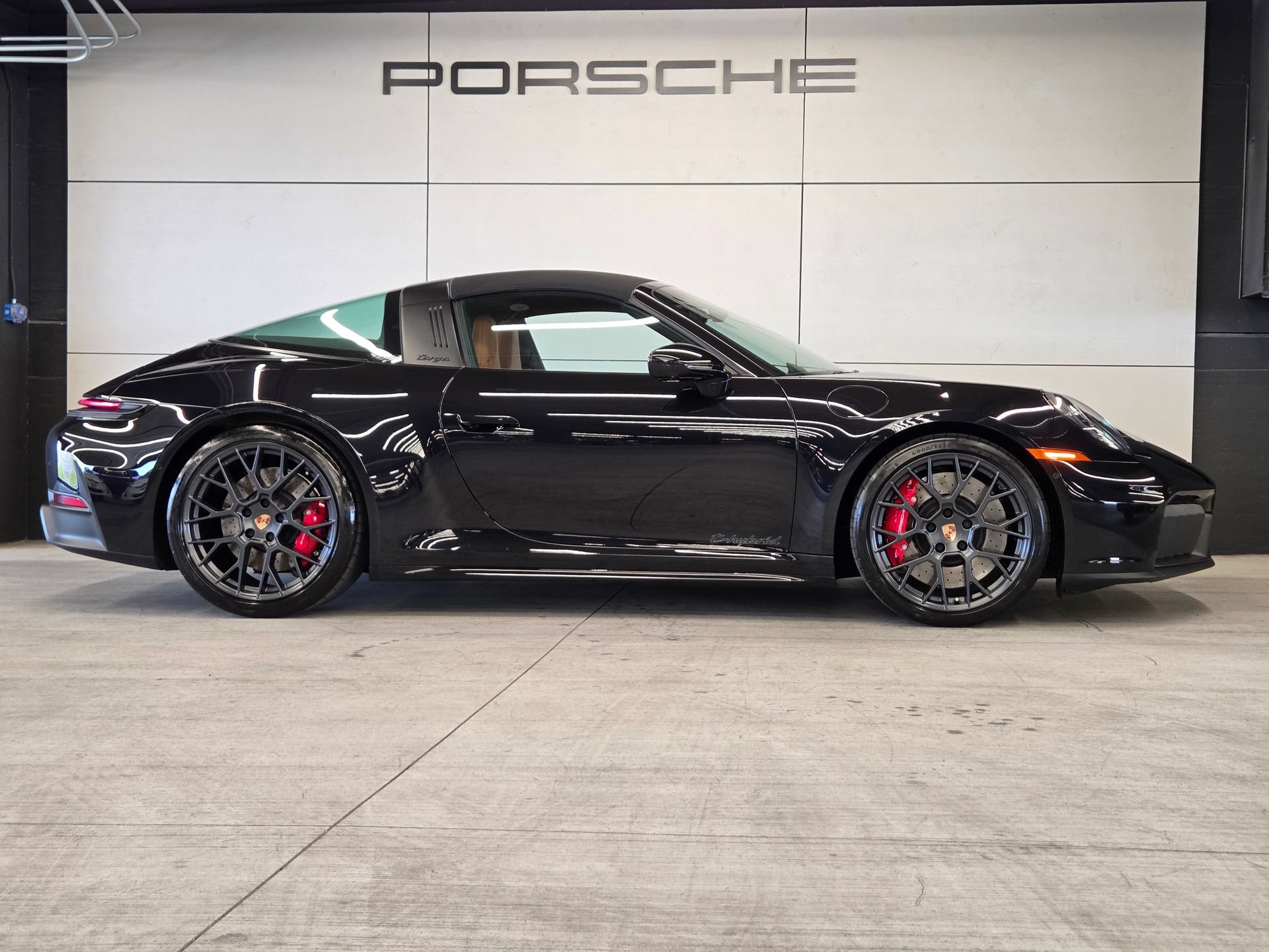 Certified 2026 Porsche 911 Targa 4 GTS AWD/4WD image 28