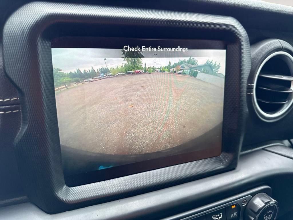 Certified 2022 Jeep Wrangler Unlimited Sahara w/ Cold Weather Group image 19