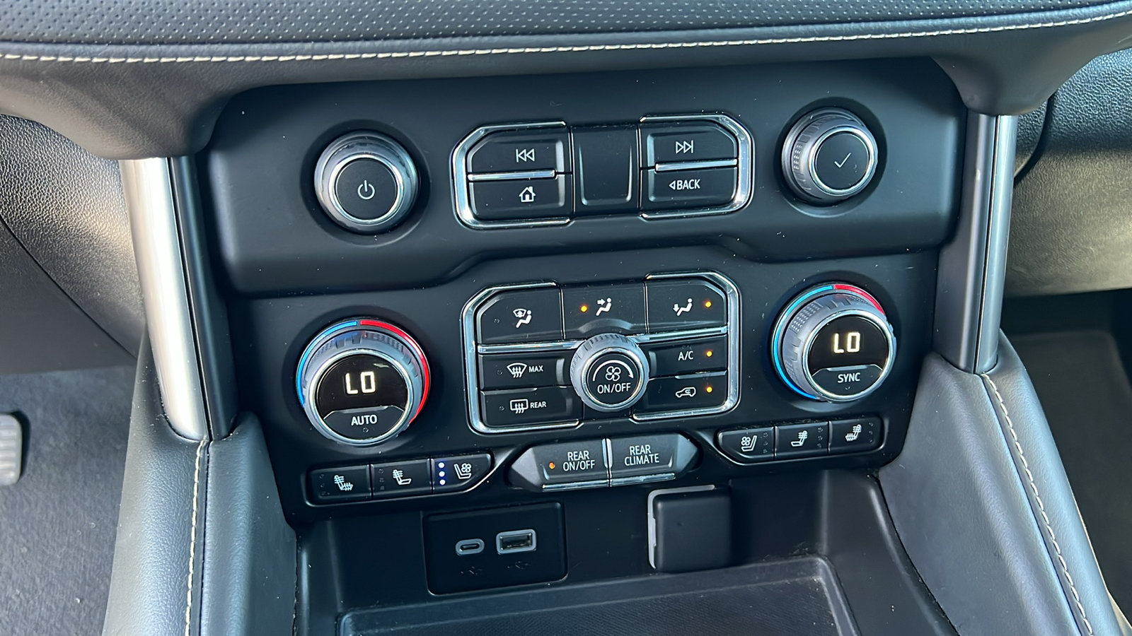 Certified 2023 Chevrolet Suburban Premier AWD/4WD image 27