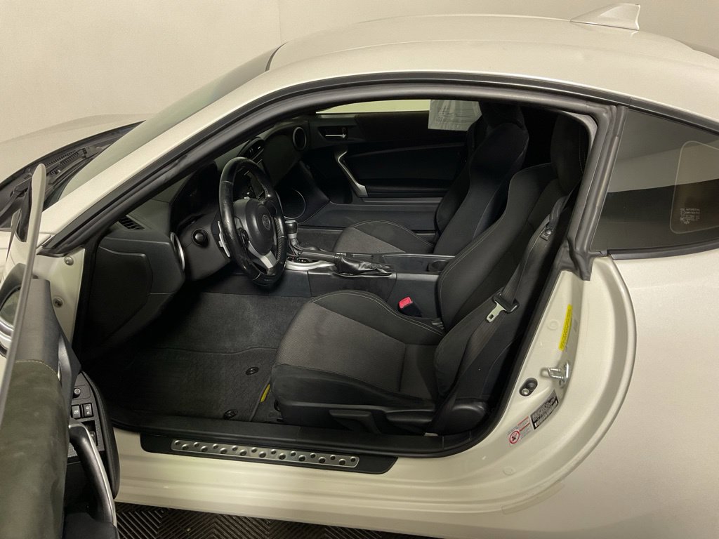 Used 2017 Toyota 86 RWD image 18