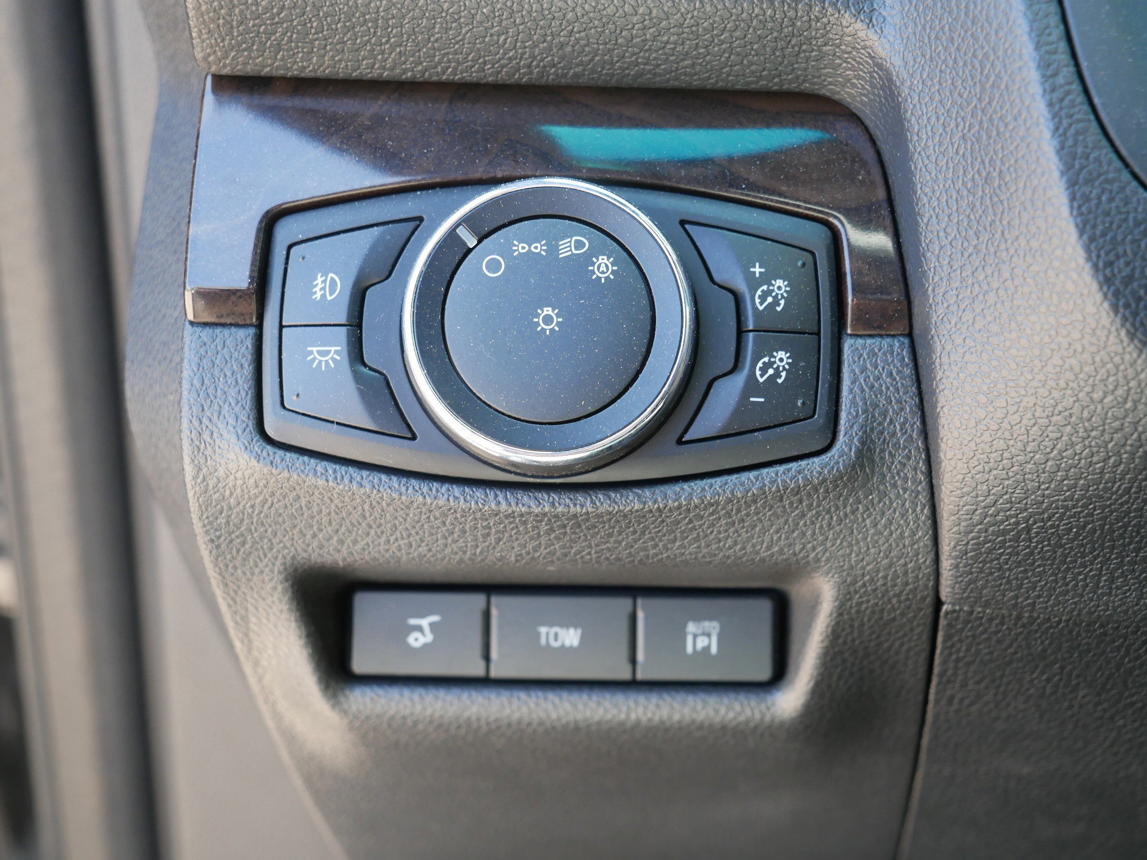 Used 2014 Ford Explorer Limited w/ Equipment Group 302A AWD/4WD image 25