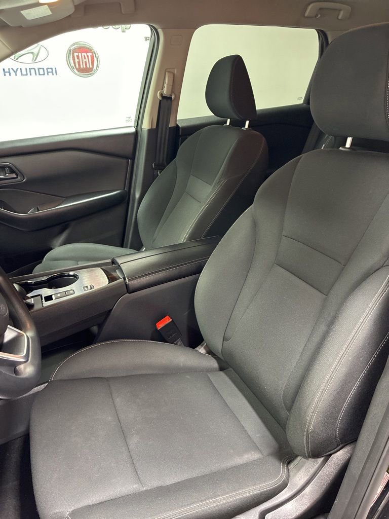 Used 2024 Nissan Rogue S image 9