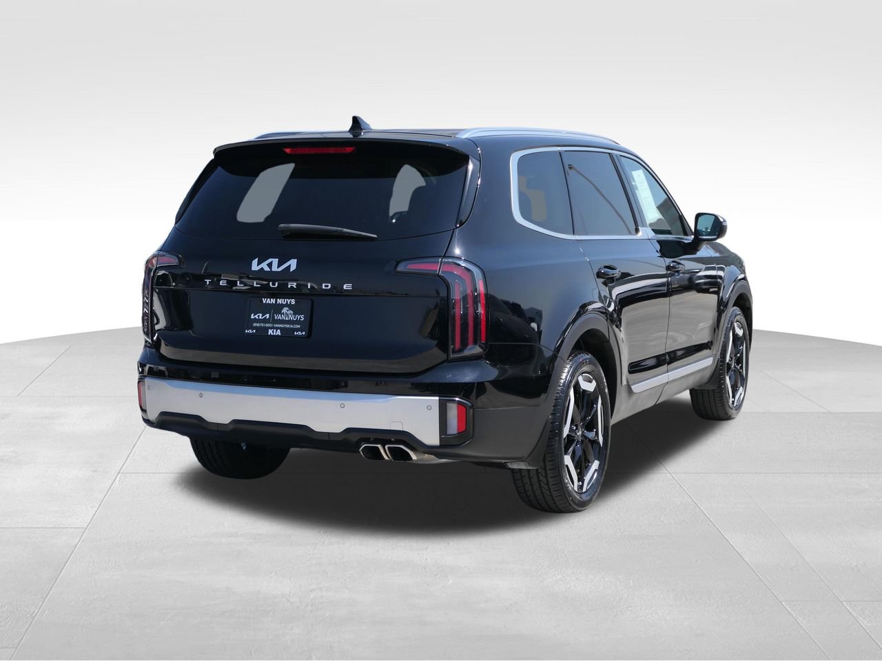 Used 2024 Kia Telluride EX w/ EX Captain's Chair Package FWD image 3