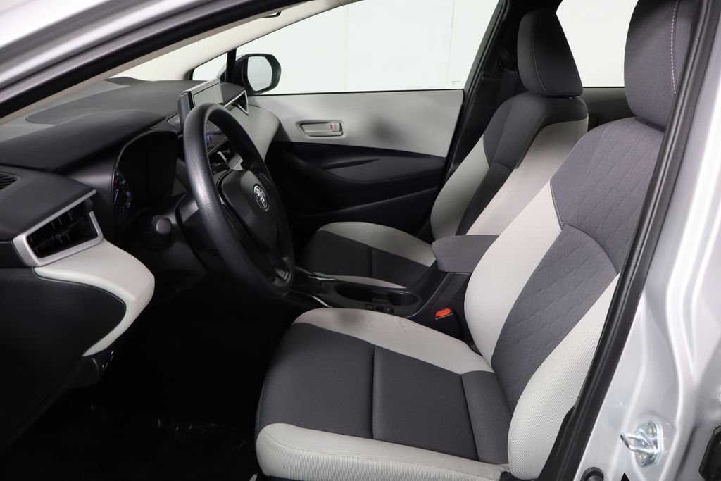 Used 2025 Toyota Corolla LE FWD image 14