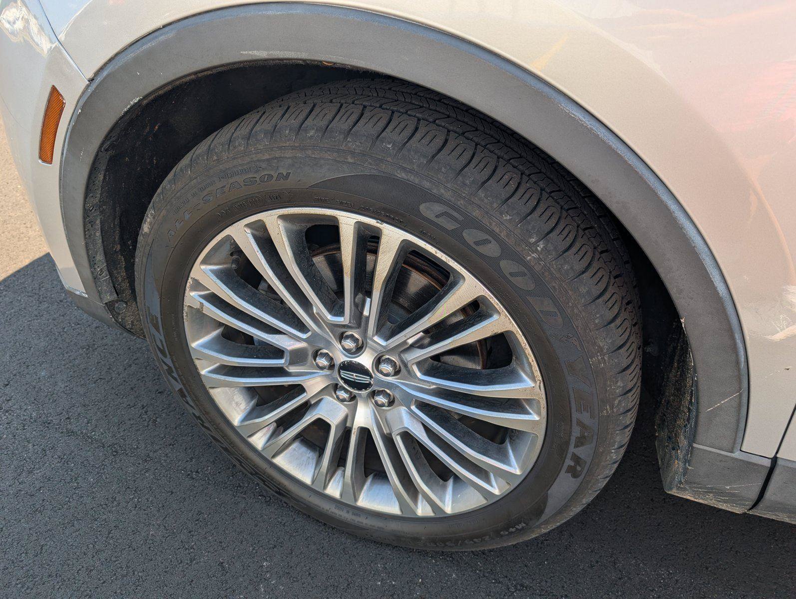 Used 2016 Lincoln MKX Reserve w/ Climate Package AWD/4WD image 25