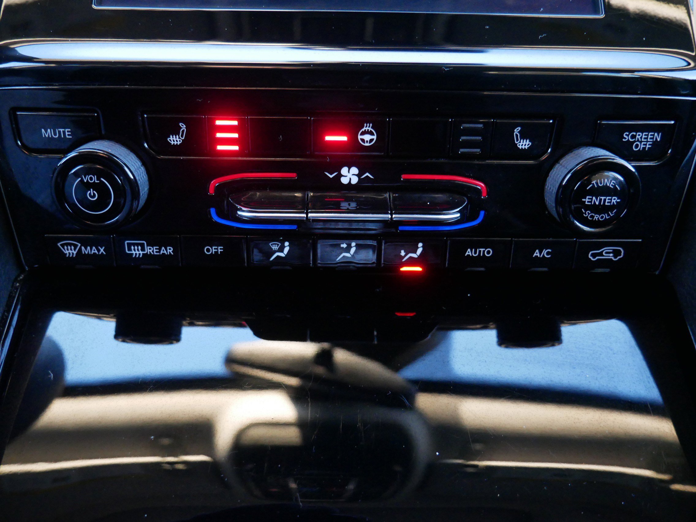 Used 2023 Jeep Grand Cherokee Laredo w/ Luxury Tech Group I image 23