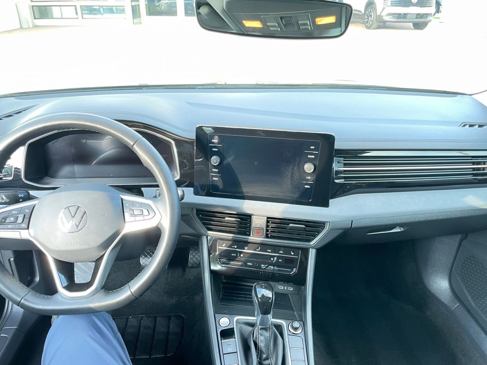 Used 2025 Volkswagen Jetta SE image 34