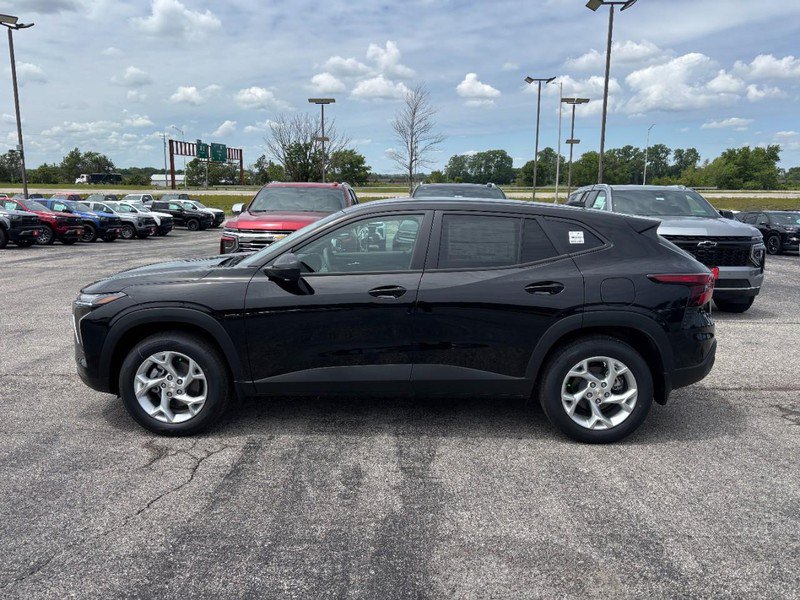 New 2026 Chevrolet Trax LS w/ LS Convenience Package FWD image 2