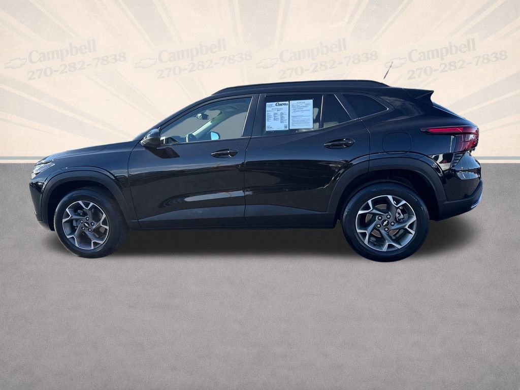 Used 2025 Chevrolet Trax LT w/ LT Convenience Package image 2