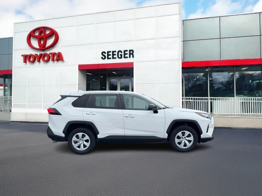 Used 2025 Toyota RAV4 LE AWD/4WD image 2