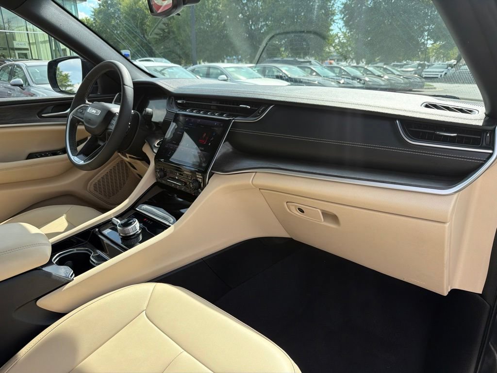 Used 2023 Jeep Grand Cherokee Limited AWD/4WD image 30