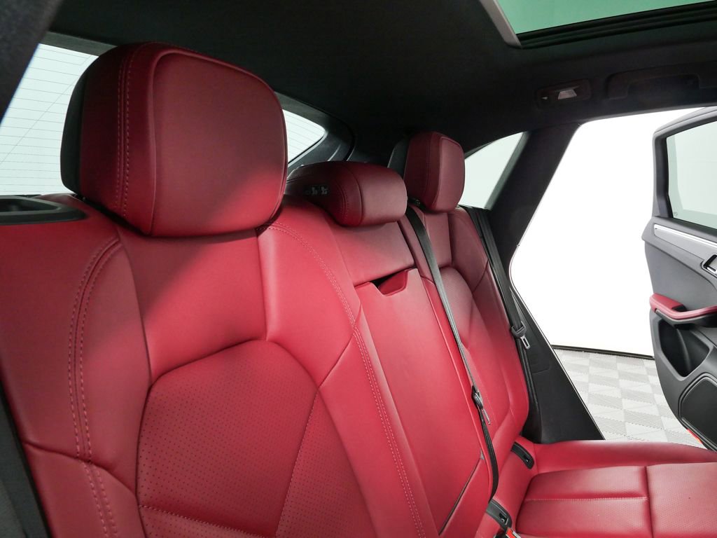 Used 2023 Porsche Macan AWD/4WD image 22
