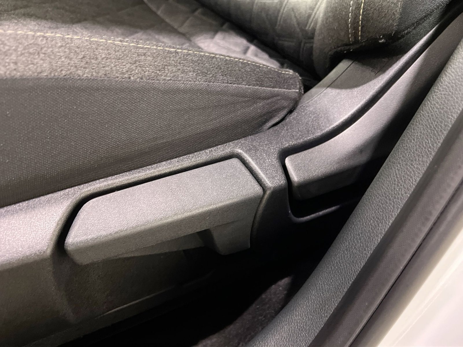 Used 2025 Nissan Kicks SV image 23