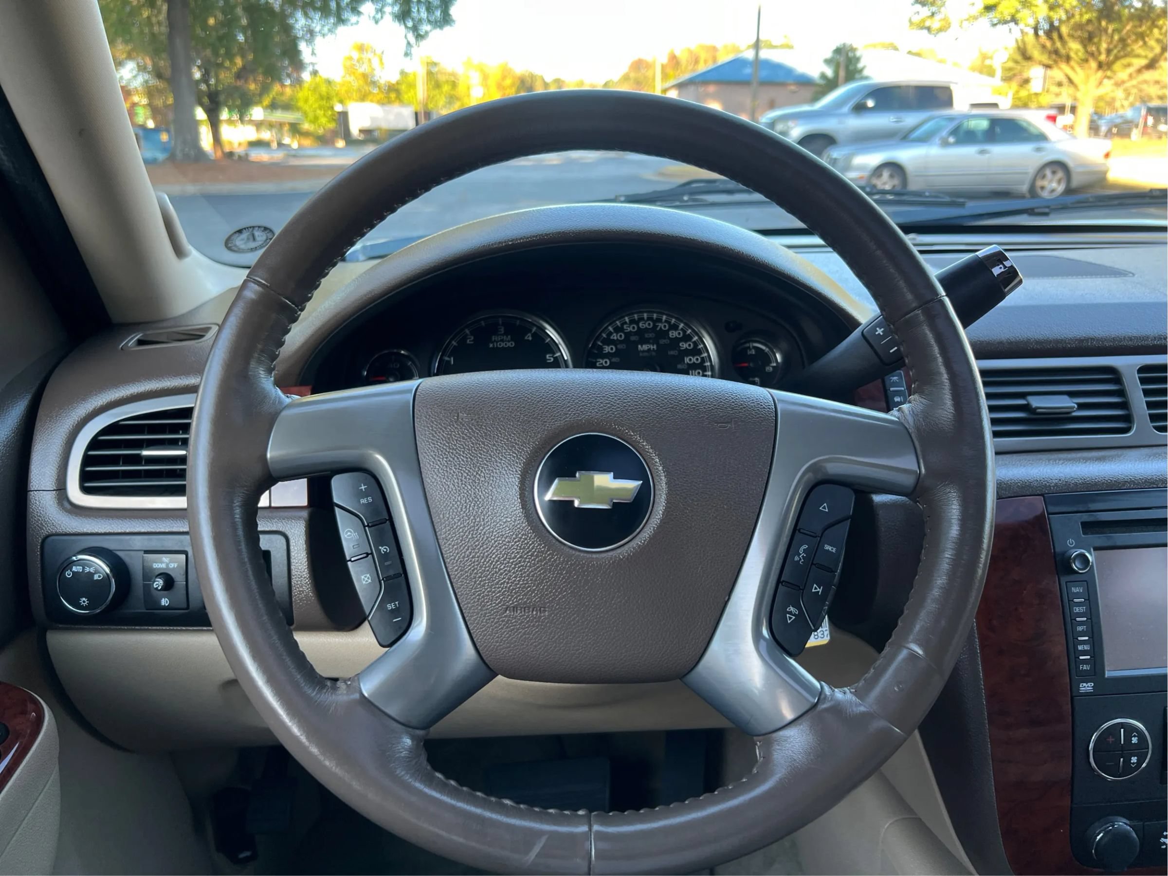 Used 2014 Chevrolet Tahoe LTZ RWD image 36