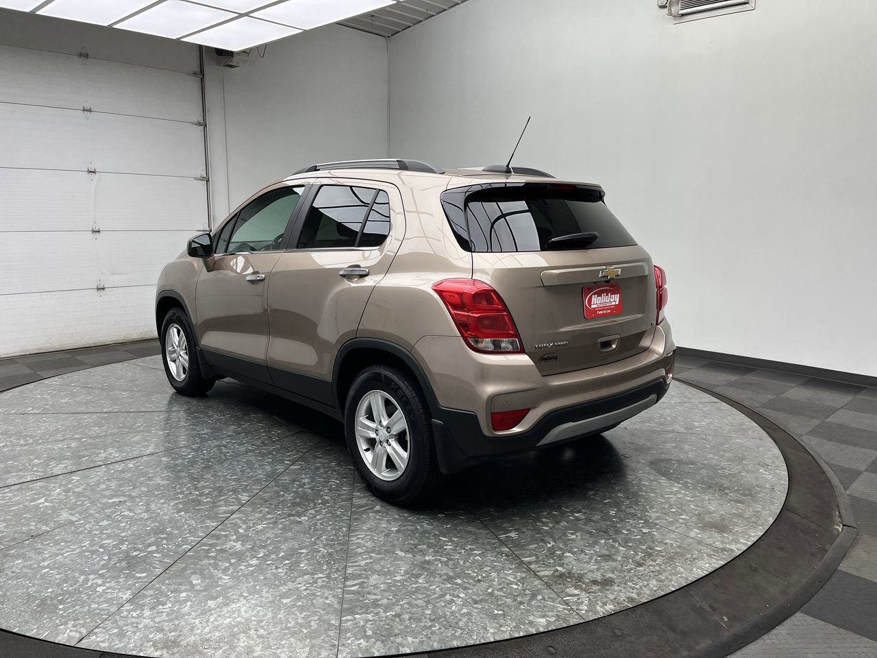 Used 2019 Chevrolet Trax LT w/ Sun & Sound Package AWD/4WD image 2