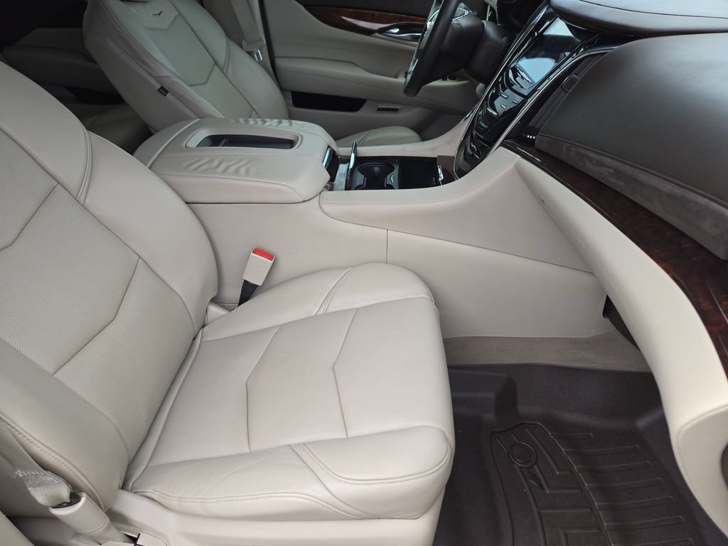 Used 2015 Cadillac Escalade Luxury AWD/4WD image 14