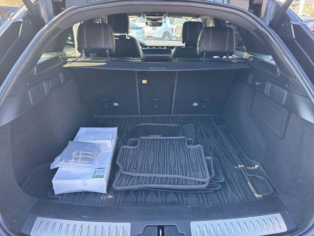 Used 2019 Land Rover Range Rover Velar R-Dynamic SE image 12