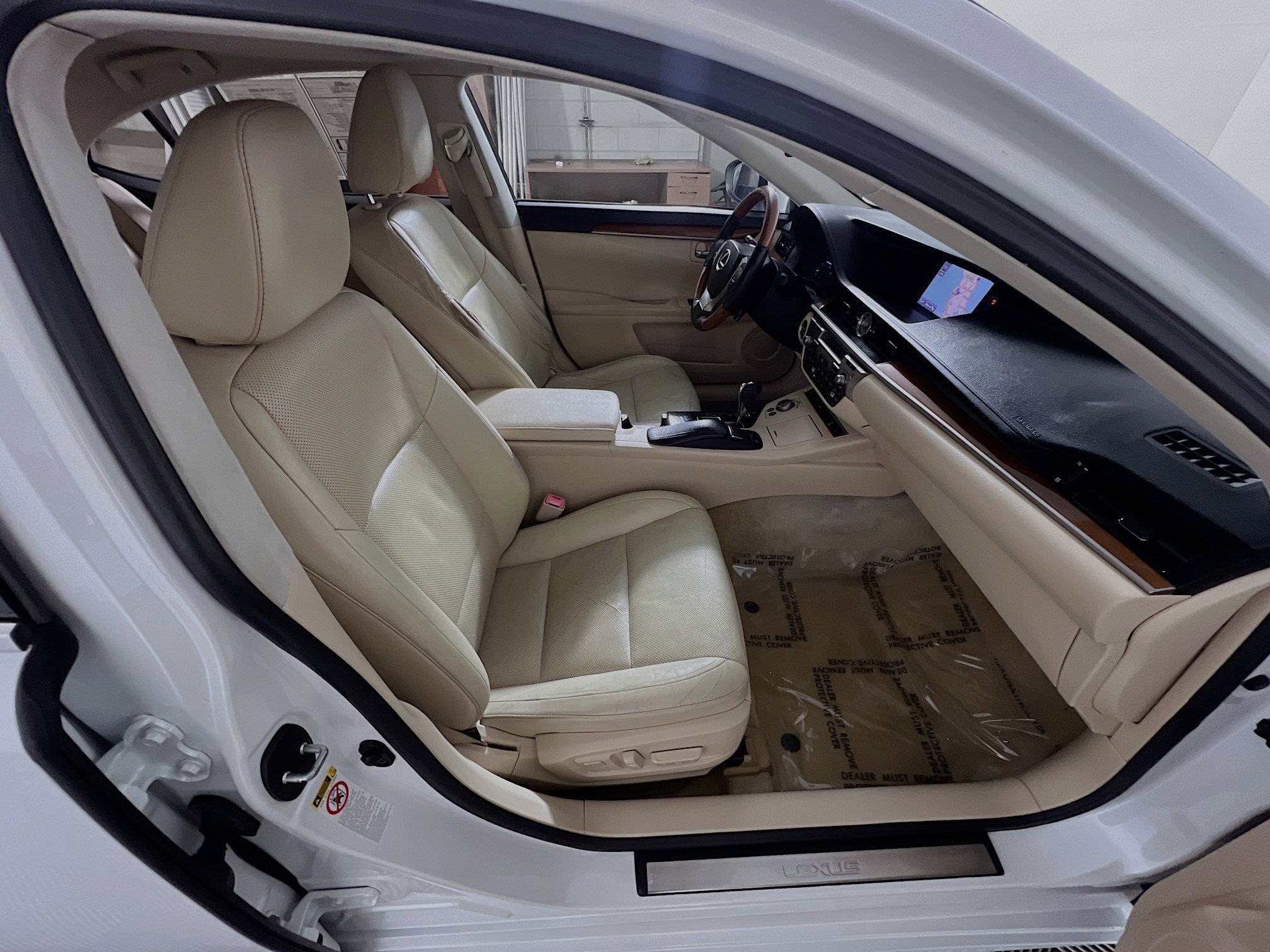 Used 2013 Lexus ES 300h image 31