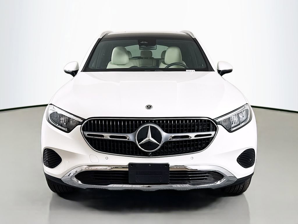 Used 2025 Mercedes-Benz GLC 300 4MATIC image 2