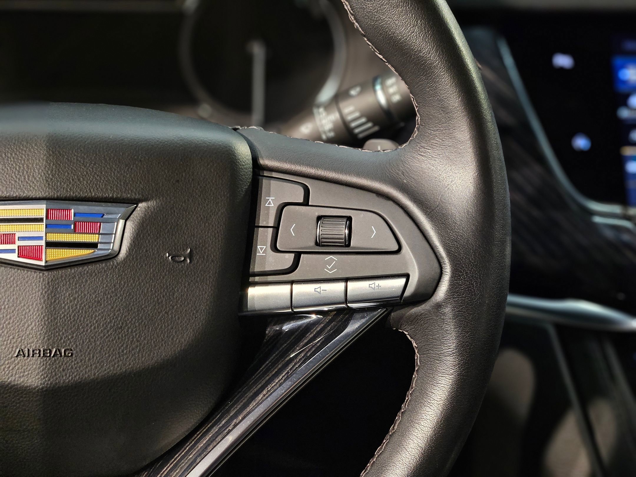 Used 2025 Cadillac XT6 Premium Luxury image 30