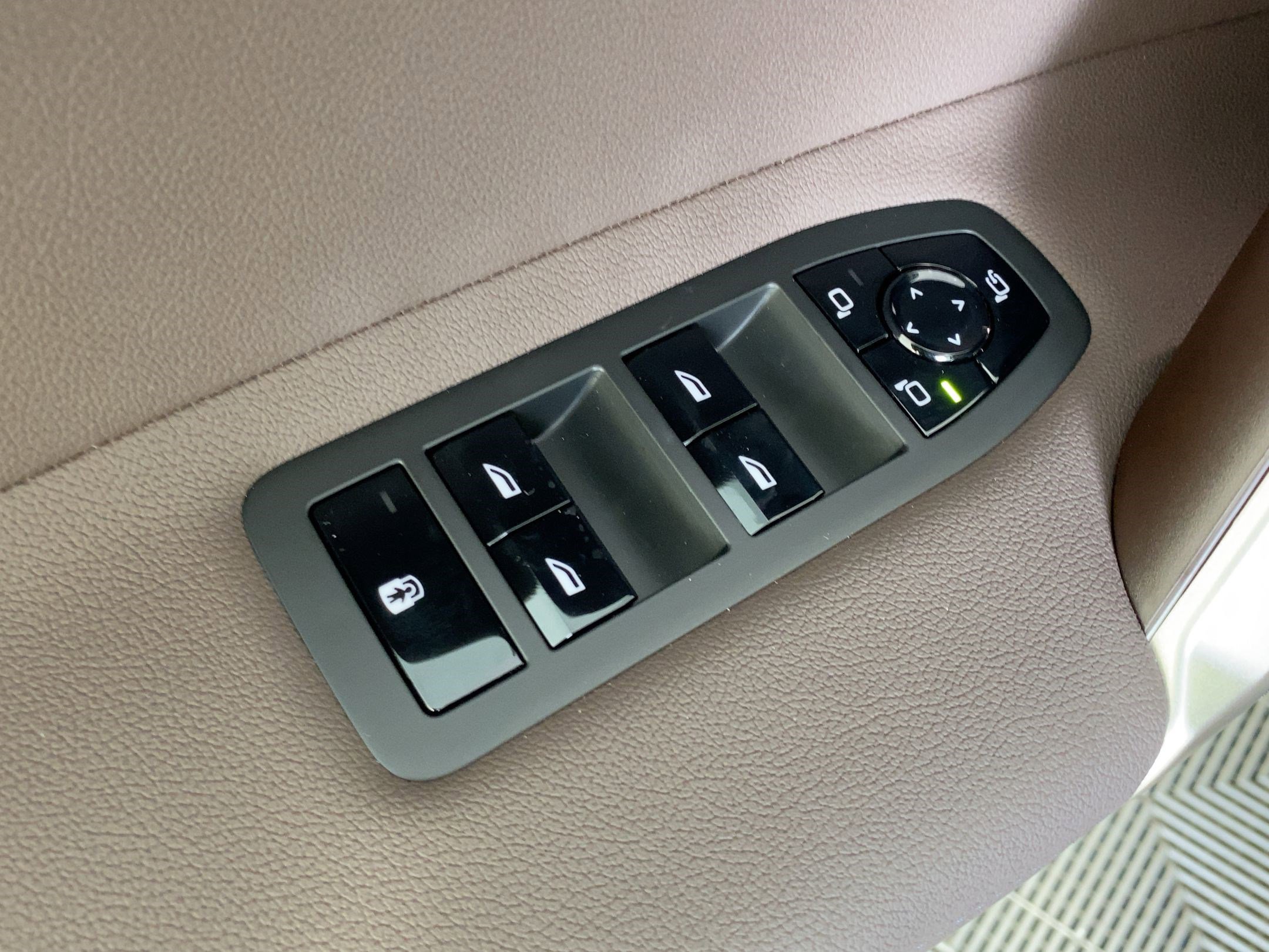 New 2026 BMW iX xDrive60 w/ Executive Package image 10