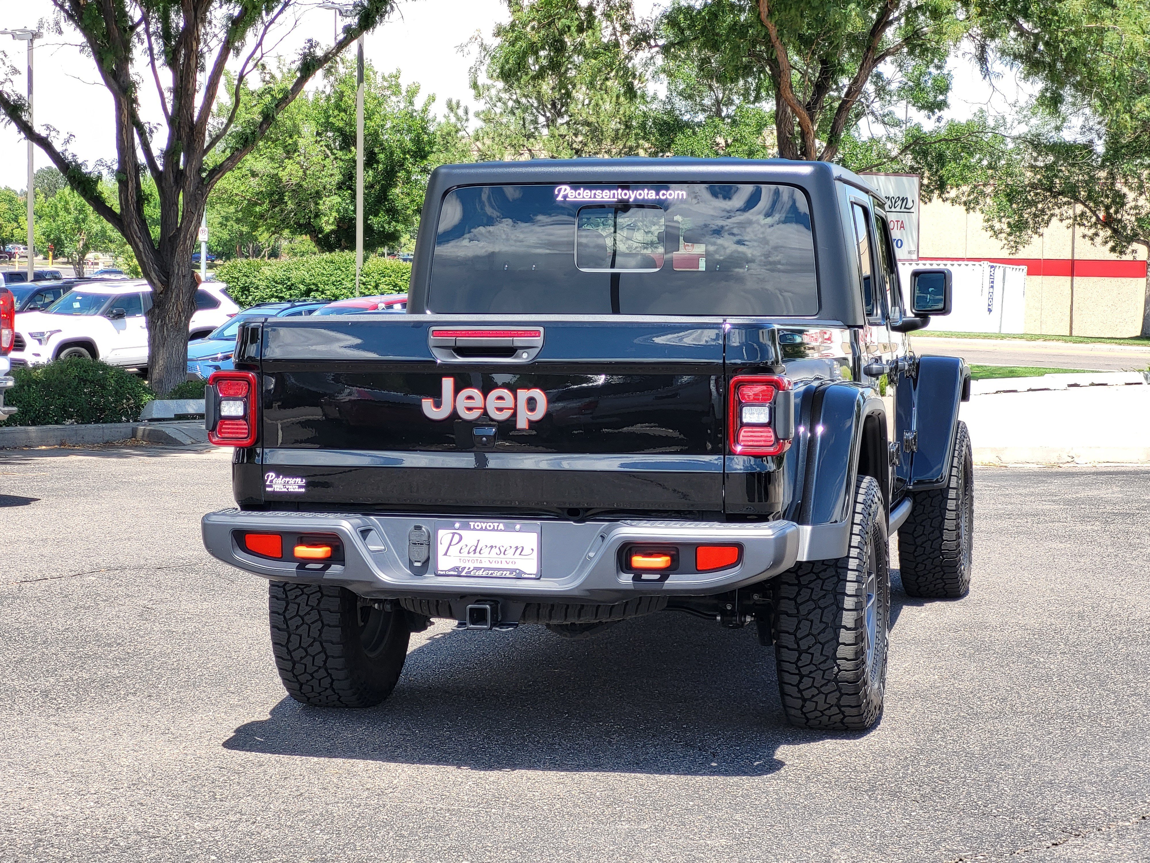 Used 2025 Jeep Gladiator Mojave w/ Convenience Group AWD/4WD image 4