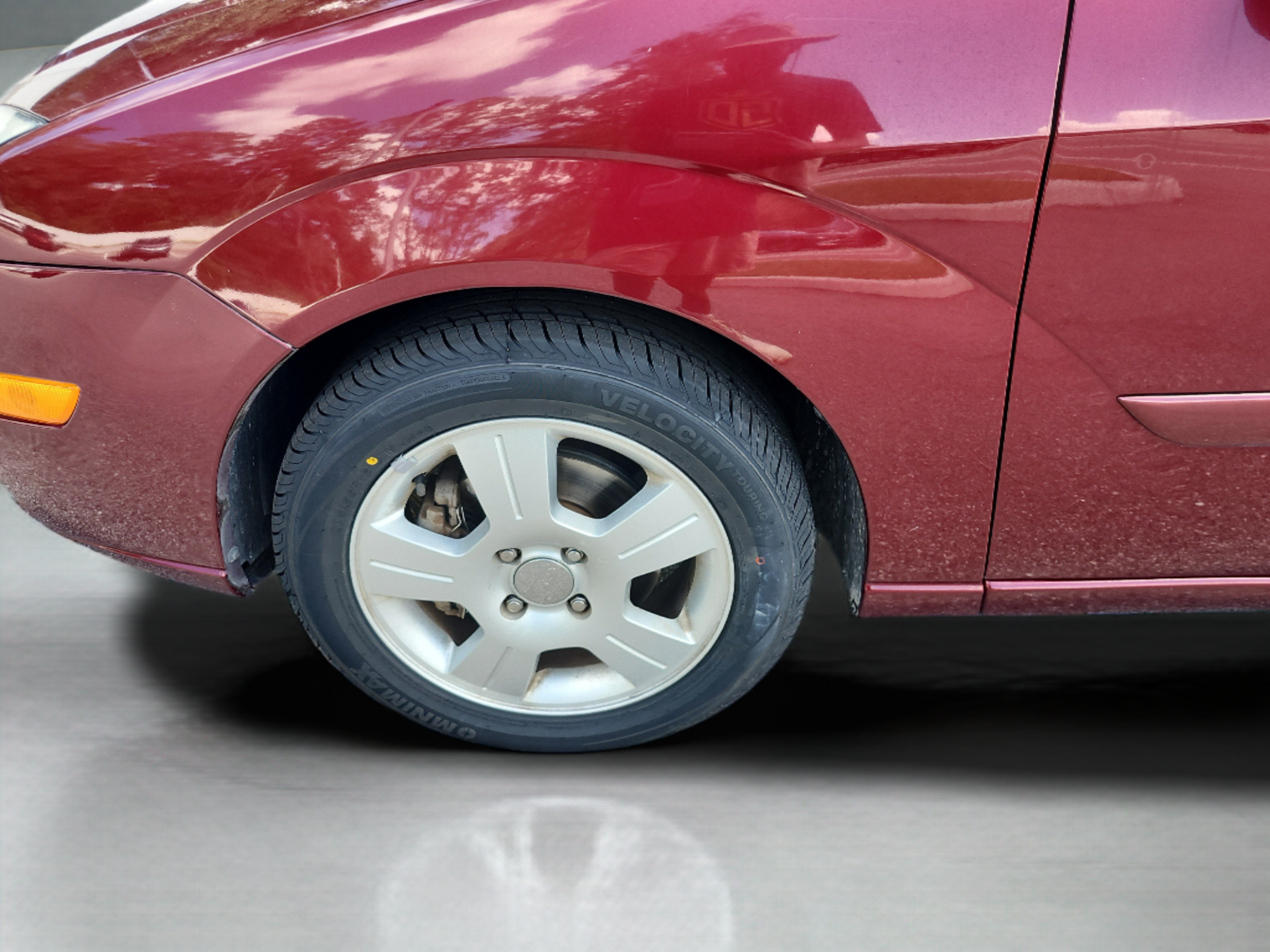 Used 2006 Ford Focus ZX5 Hatchback FWD image 25