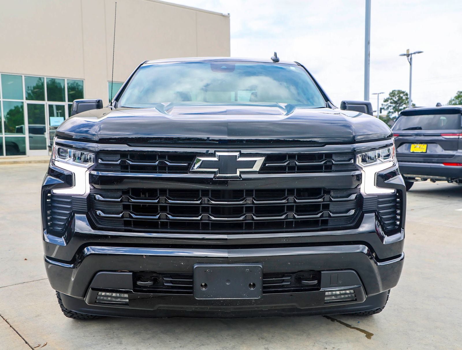 Used 2025 Chevrolet Silverado 1500 RST w/ Convenience Package II AWD/4WD image 4