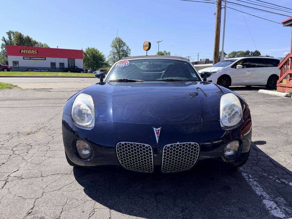 Used 2007 Pontiac Solstice Convertible w/ Preferred Package RWD image 2
