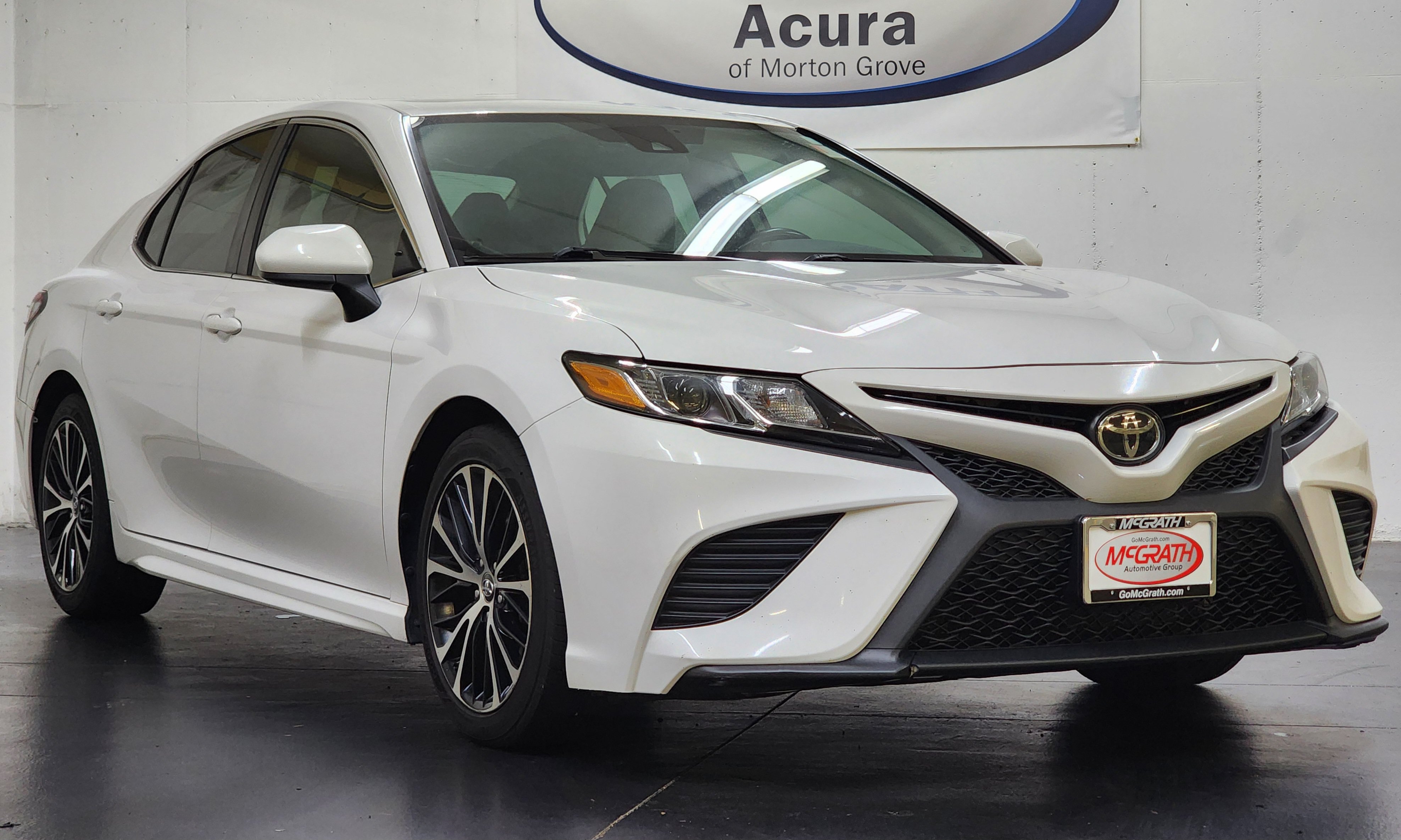 Used 2019 Toyota Camry SE FWD image 2