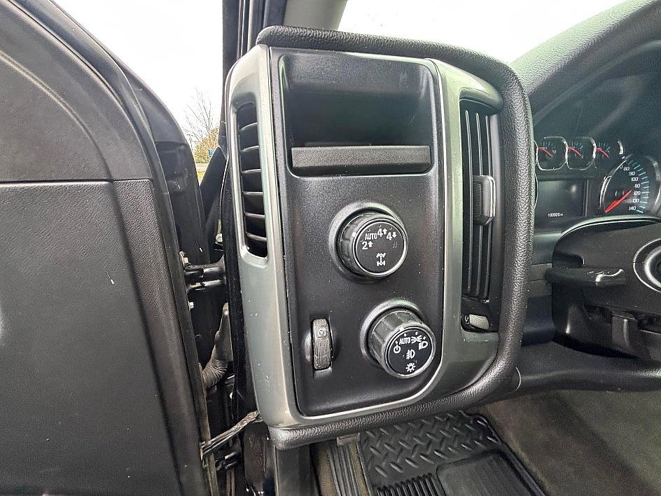 Used 2018 Chevrolet Silverado 1500 LT w/ All Star Edition image 20