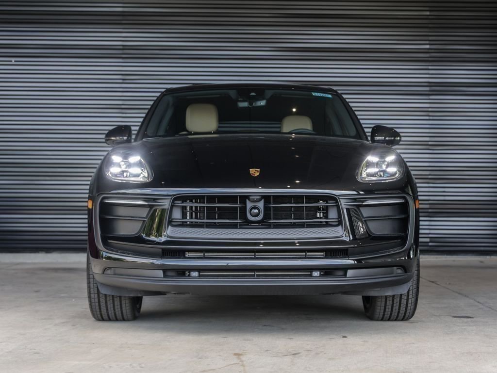 Certified 2025 Porsche Macan image 10