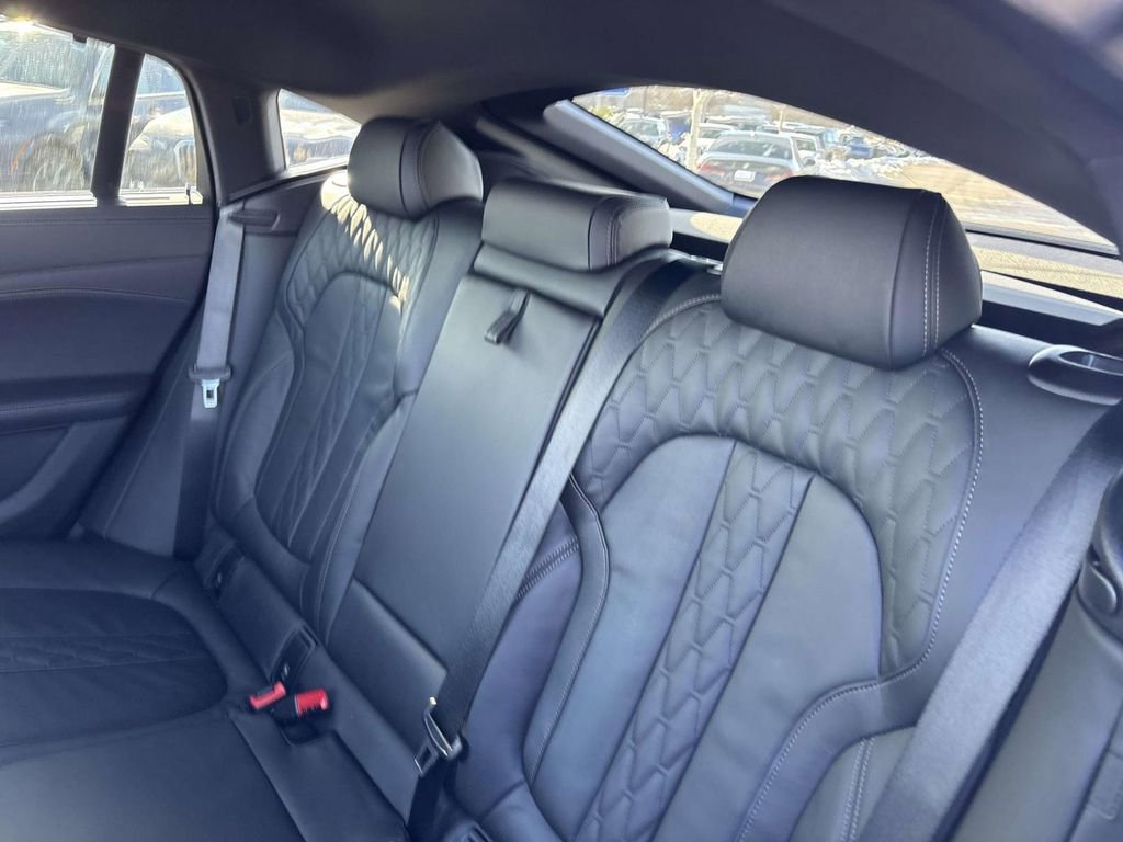 New 2026 BMW X6 xDrive40i w/ Executive Package image 27