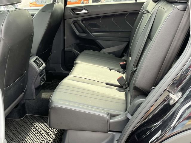 Used 2023 Volkswagen Tiguan SE w/ Panoramic Sunroof Package FWD image 16