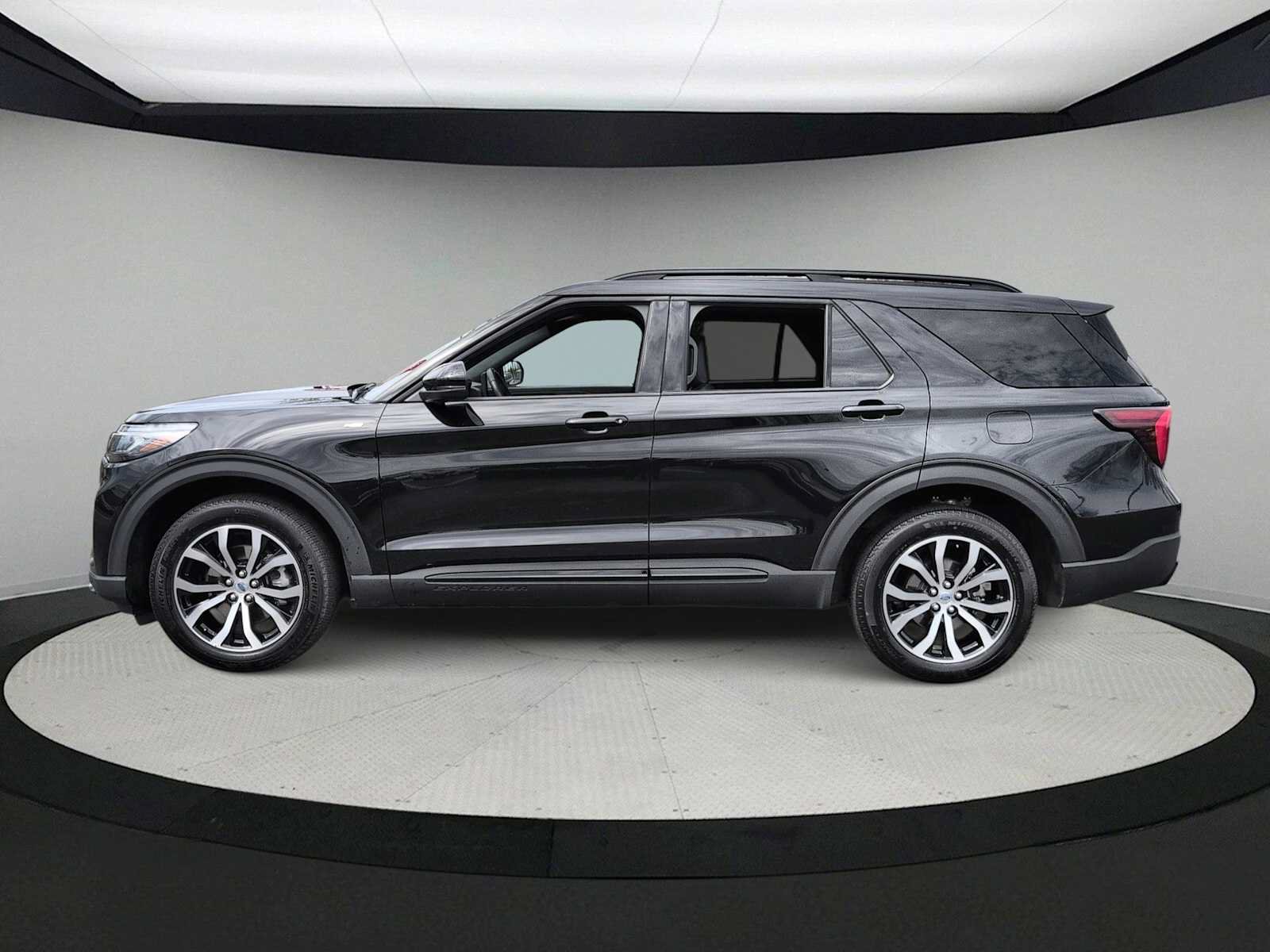Used 2025 Ford Explorer ST-Line AWD/4WD image 5