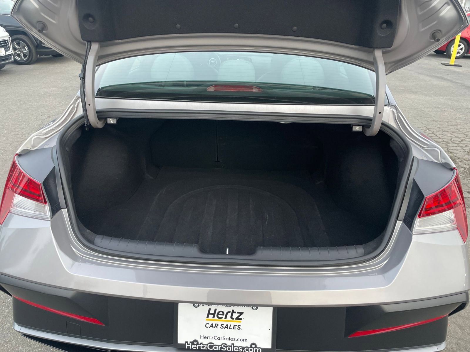 Used 2025 Hyundai Elantra Limited image 31